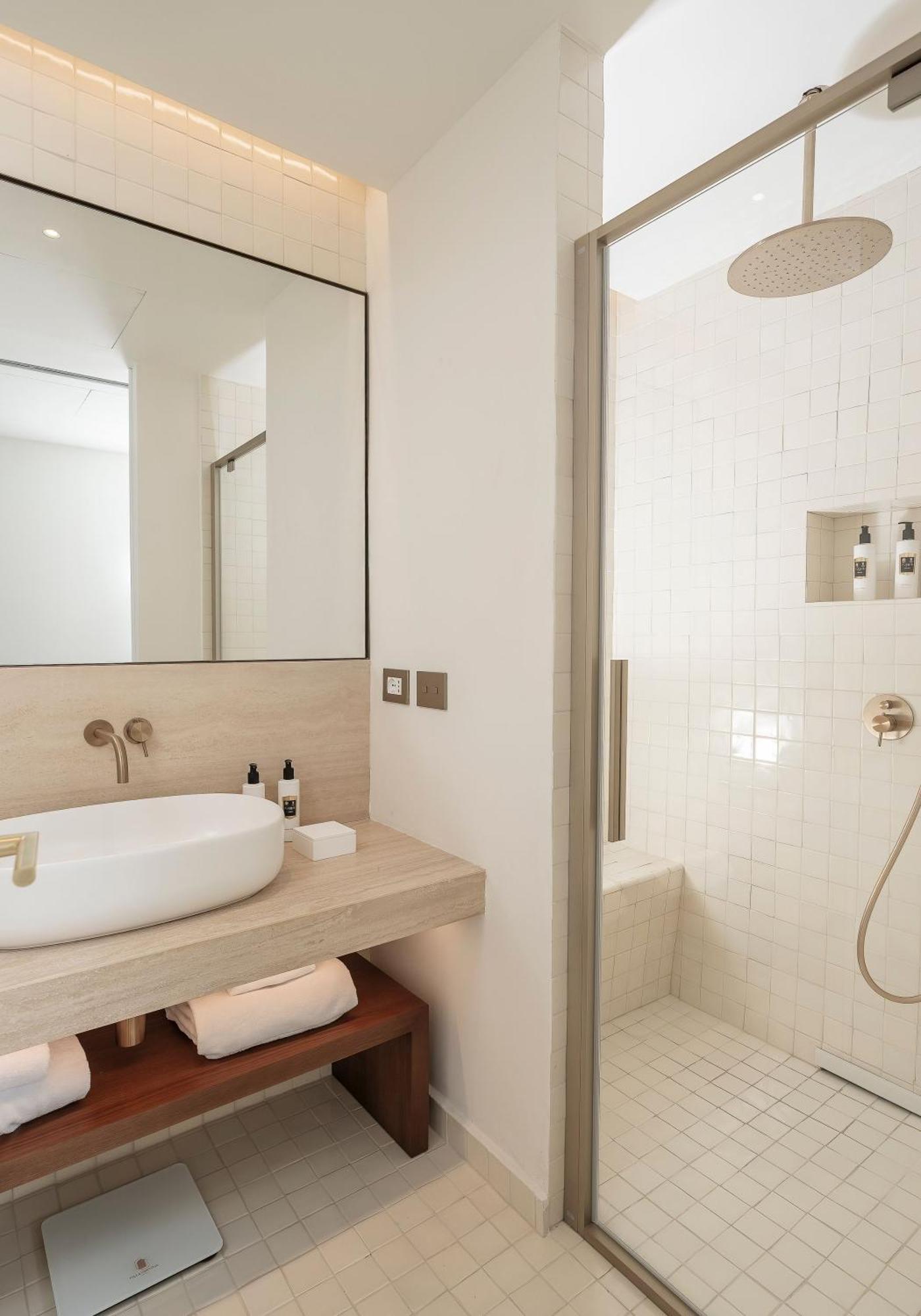Deluxe Double Room with Balcony and Sea View
